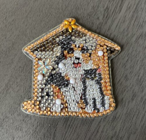 Diamond Art Magnet: Dog & Cat in front of Dog House